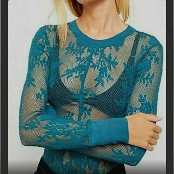 NWOT/ Free People/ lace floral long sleeve crop, ruch front, crew neck, - Picture 1 of 10